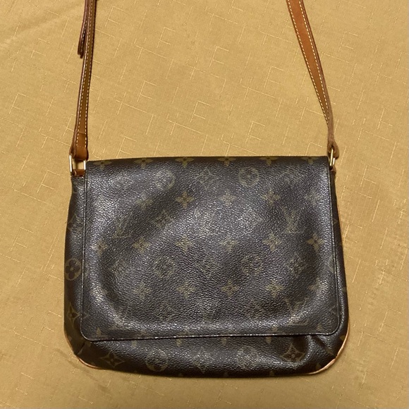 Louis Vuitton Shoulder Bag - Picture 2 of 9